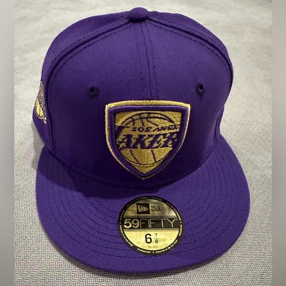 Men's Los Angeles Lakers New Era Purple Shield 59FIFTY Fitted Hat - Picture 2 of 15